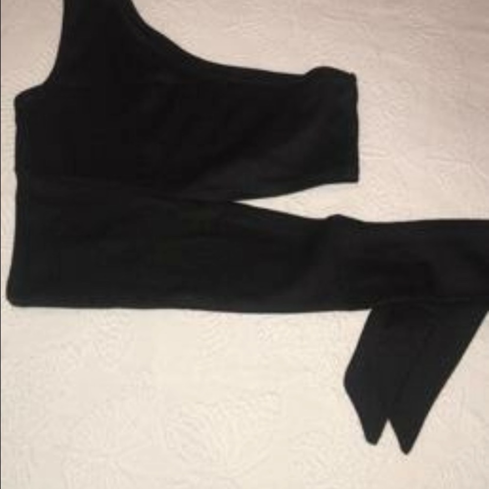 One shoulder top